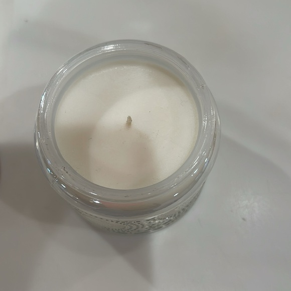 Voluspa 3.2 Ounce Candle- Sparkling Cuvee - Picture 2 of 4